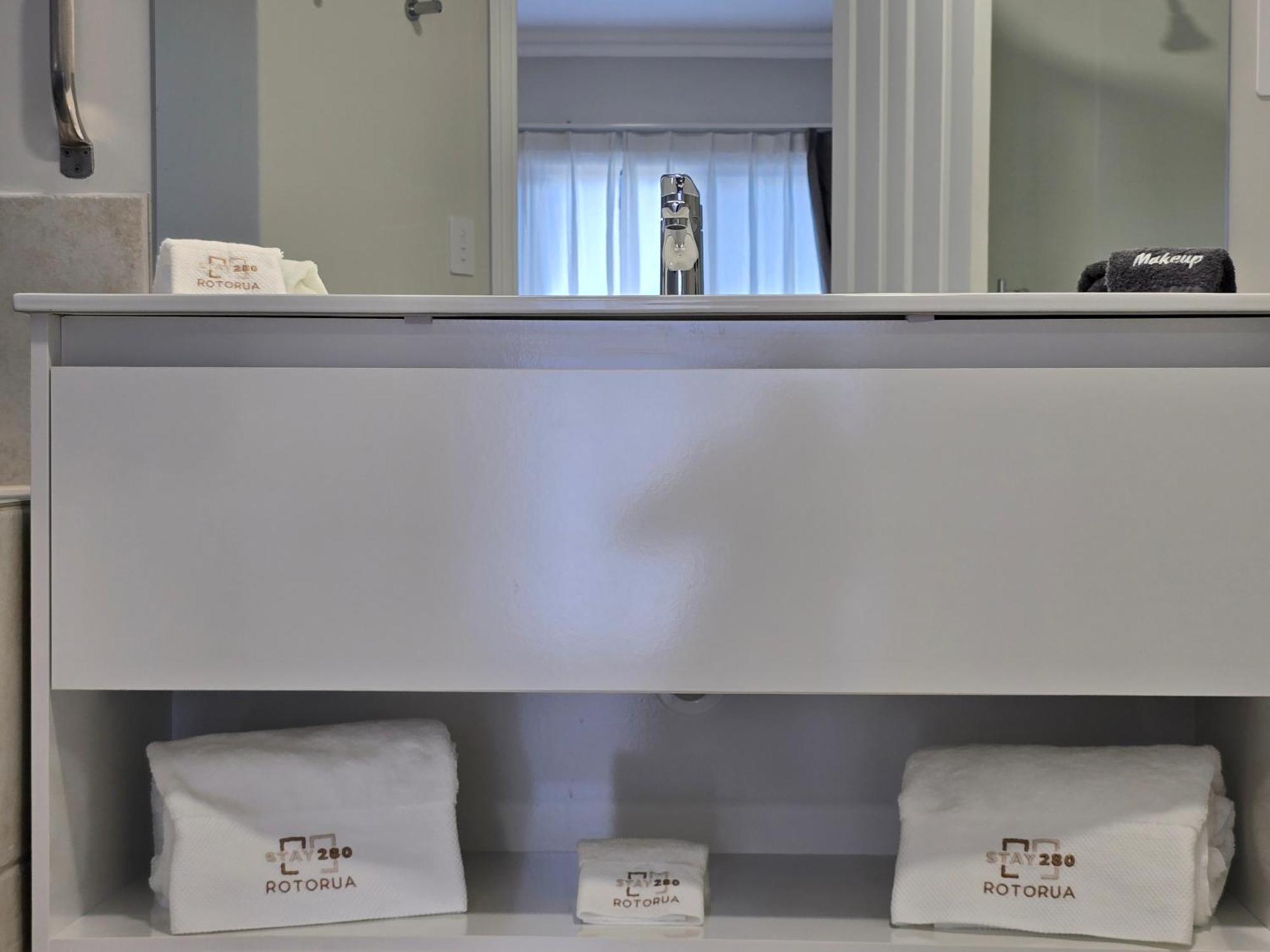 Stay 284 Rotorua - Refurbished Modern Accommodation Eksteriør billede